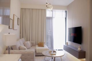Modern 2BR Near Downtown Sleeps 6 Pool and GYM - 0