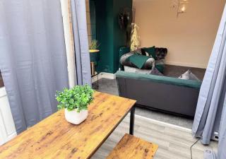 Luxurious Retreat 4bd in Maidstone - 3