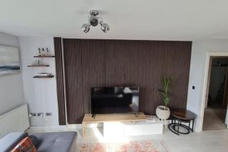 Beautiful Flat with Serene Views - 8