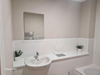 Beautiful Flat with Serene Views - 7