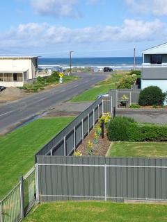 Karma Waters Beach House, 100m from beach - Middleton - 3