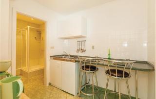 Stunning Apartment In Crikvenica - Crikvenica - 6