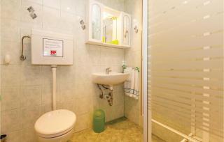 Stunning Apartment In Crikvenica - Crikvenica - 4