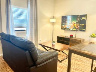 Delightful Location In Midtown! - Houston - 9