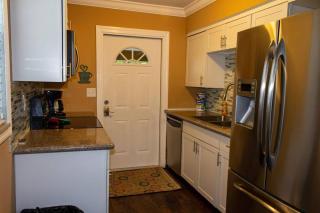 5 O'Clock Somewhere Near BEACH with fenced doggie area - Naples - 3