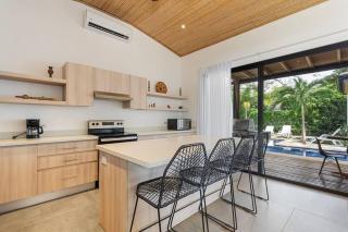 CU28 New 3 Bdrm Home w Pool and Guanacaste Tree - Tamarindo - 5