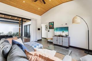 CU28 New 3 Bdrm Home w Pool and Guanacaste Tree - Tamarindo - 2