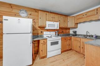 Cabin with Hot Tub, Near Smoky Mountains Natl Park! - Whittier - 1