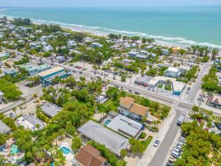 Ami Du Soleil Steps To The Beach, Heated Pool - Anna Maria - 9