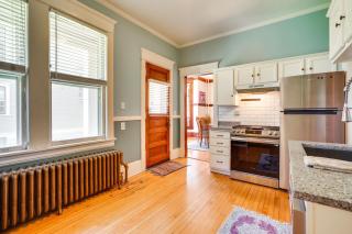 Historic Cathedral Hill Unit with Shared Backyard! - Saint Paul - 2