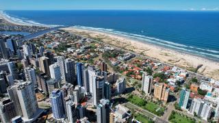 Apartamento Terrazzo com 2 Suítes a 450m do Mar - Região Nobre - Torres - 0