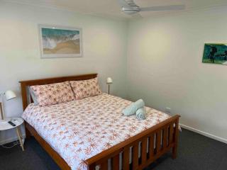 Beach Life - 3 Bedroom Duplex, 80 steps to Mermaid beach - Gold Coast - 5