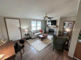 Plainview Vineyard Retreat Sleeps 8 - Gillespie - 3