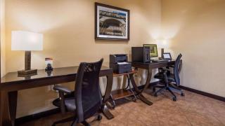 Best Western Windsor Pointe Hotel & Suites-Frost Bank Center - San Antonio - 3