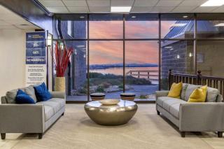 Best Western Plus Lake Front Hotel - 9