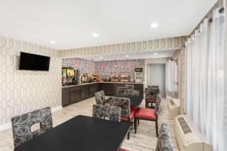 Clarion Pointe - Greensboro Coliseum Area - Greensboro - 6