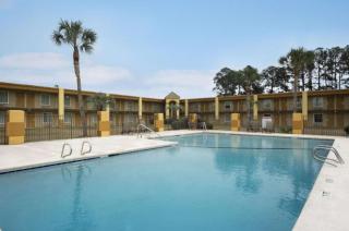 Days Inn by Wyndham Brunswick/St. Simons Area - 9