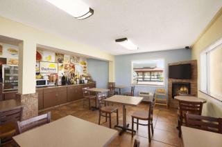 Days Inn by Wyndham Champaign/Urbana - Champaign - 8