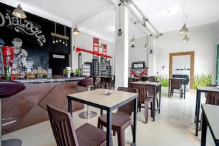 OYO Life 1299 Balcony Orange Homestay - 9