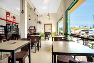 OYO Life 1299 Balcony Orange Homestay - Palembang - 7