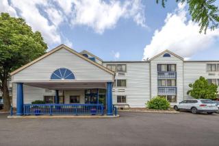 Travelodge by Wyndham Brooklyn Center - Minneapolis - 2