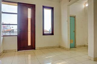 Hotel O J&b Rooms Tomang - 3