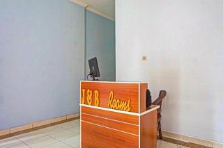 Hotel O J&b Rooms Tomang - 8