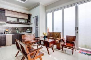 OYO 92479 Pasadena House - 8