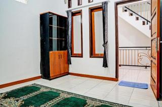 SPOT ON 93385 Penginapan Hj Lilis 2 Syariah - Sukabumi - 7