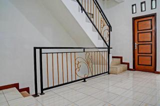 SPOT ON 93385 Penginapan Hj Lilis 2 Syariah - Sukabumi - 4