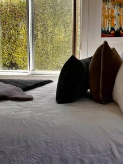 Hidden Hedges - 5 min walk to town - 1