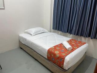 Single Bed Fan Room with Shared Bathroom - Malaca - 8