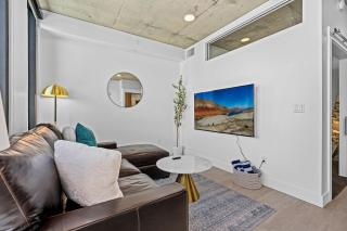 Downtown views! Amazing pool gym hottub Luxury apt - Salt Lake City - 3