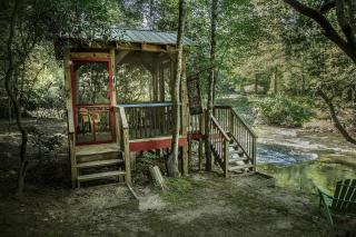 A Little Bit of Heaven Swim in the creek soak in the hot tub and relax in comfort - Copperhill - 3