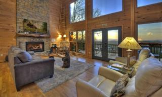 Bear Necessities Forget about your worries and cozy up around the firepit with friends - Morganton - 0