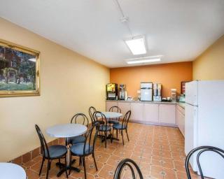 Econo Lodge Inn & Suites I-20, exit 73 - Tuscaloosa - 6