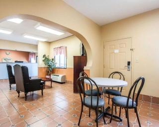 Econo Lodge Inn & Suites I-20, exit 73 - Tuscaloosa - 4