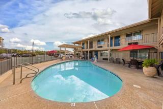 Best Western Hanford Inn - 9