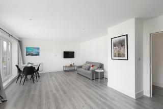 CoZy Apartments With King Size Beds Near Enfield Town & Chase Farm Train Stations With Wifi and Parking - Enfield - 5