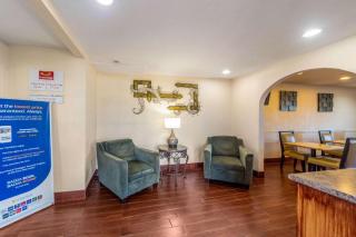 Econo Lodge - Meridian - 8