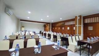 Alexander Hotel Tegal - Tegal - 4