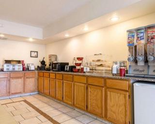 SureStay Hotel - Salina - 3