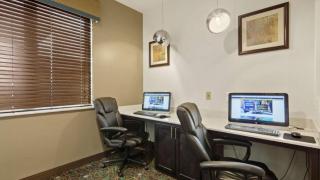 Best Western Lindsay Inn and Suites - Lindsay - 1