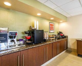 Econo Lodge Inn & Suites Near Bricktown - 1