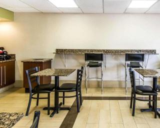Econo Lodge Inn & Suites Near Bricktown - 6