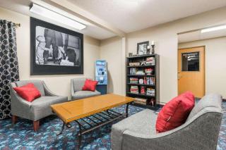 Super 8 By Wyndham Beloit - Beloit - 4