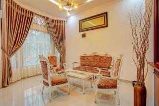 OYO 92990 Nena Kostel Syariah - Padang - 5