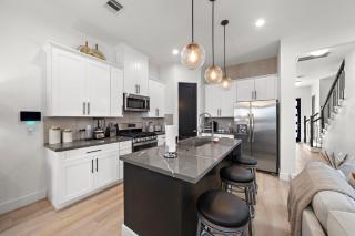 Townhouse Nr Dt & Med Center Games Pet Wifi - 9