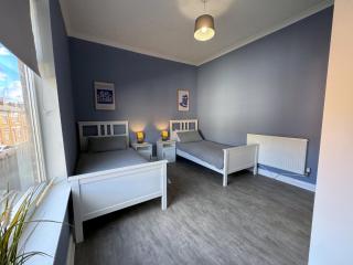 Modern Spacious 2 Bedroom House in Leigh, Free Parking - Leigh - 9