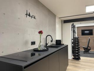 Travel-, Work-, & Fitness-Einliegerwohnung - Bona - 1
